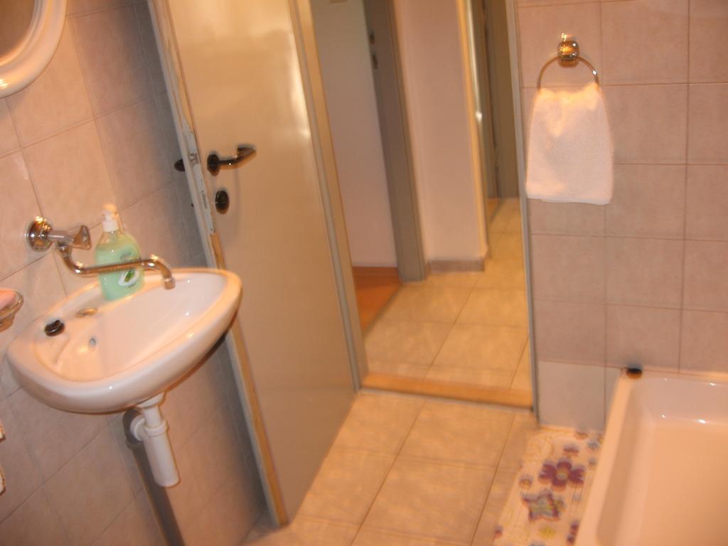 Apartments Darinka Skradin Quarto foto