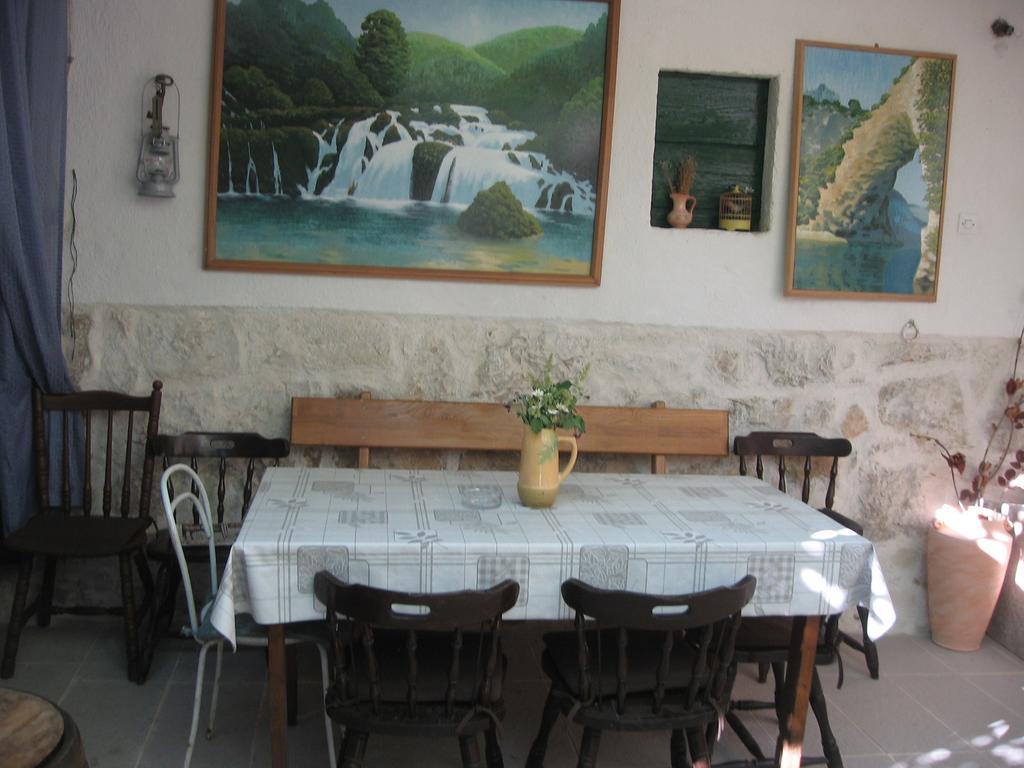 Apartments Darinka Skradin Quarto foto